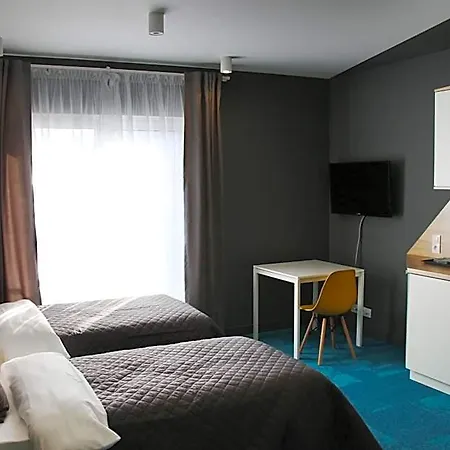 Lemon Plaza 3* بوزنان