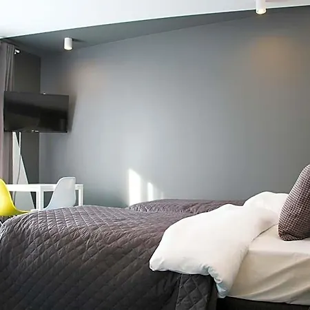 Lemon Plaza 3* بوزنان